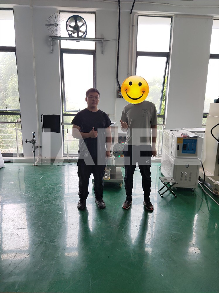 常州西太湖 2L雙行星攪拌機(jī)調(diào)試成功