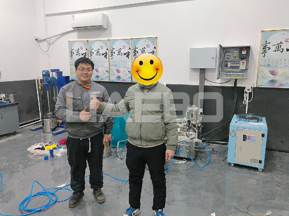 河北某公司1L砂磨機、150三輥機調(diào)試成功