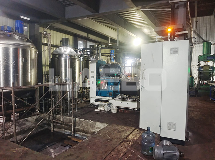 江蘇某有限公司60L棒銷聚氨酯砂磨機(jī)調(diào)試成功