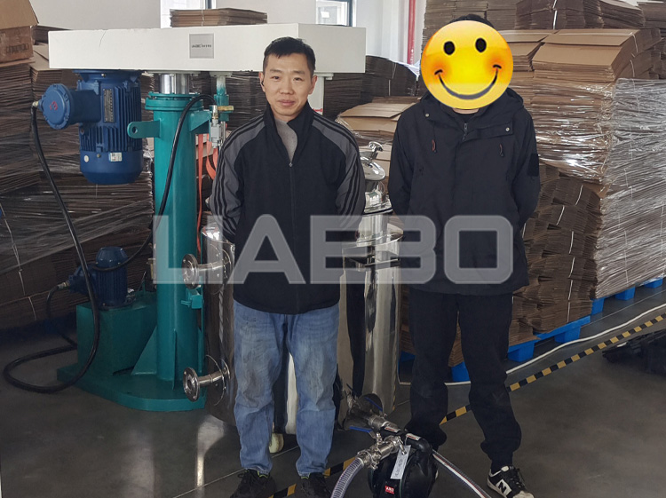 江蘇某高分子材料有限公司 11KW液壓升降分散機調(diào)試成功