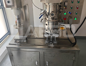 上海某生物科技有限公司3L雙行星攪拌機(jī)調(diào)試成功